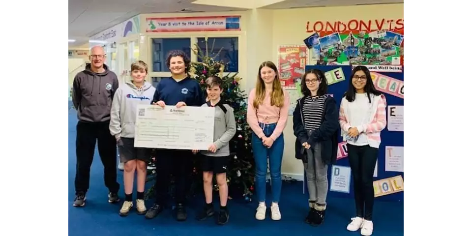 Local school receives £1000 | Asda Gosforth