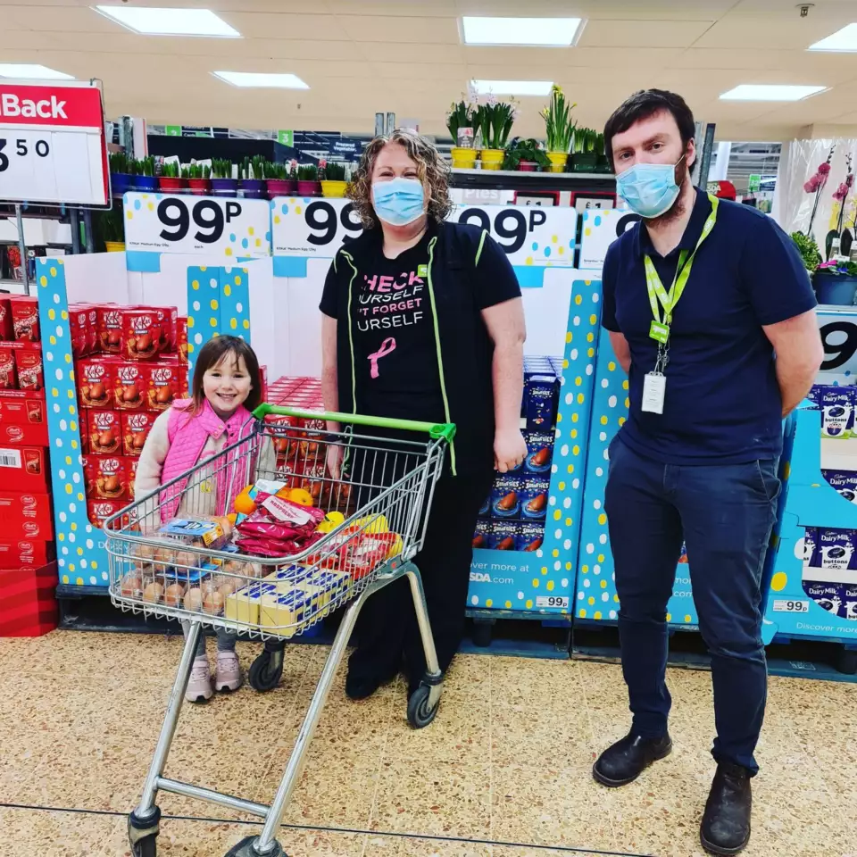 Helping young fundraiser support hospice | Asda Lancaster