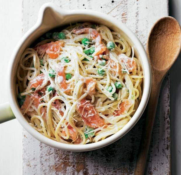 Spaghetti with smoked salmon & peas