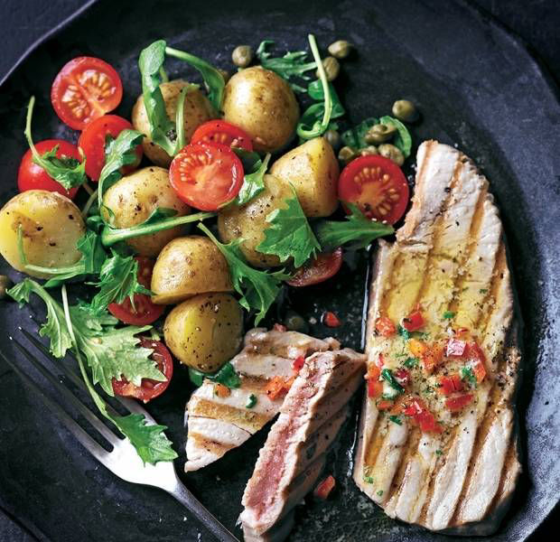 Tuna steaks with chilli lime butter