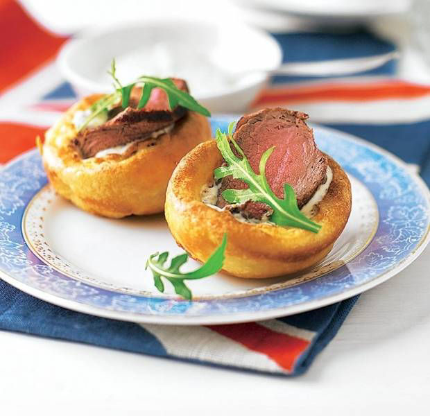 Mini Yorkshire puddings with beef