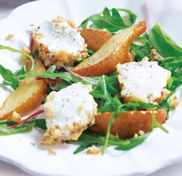Goat's cheese roll & pear salad