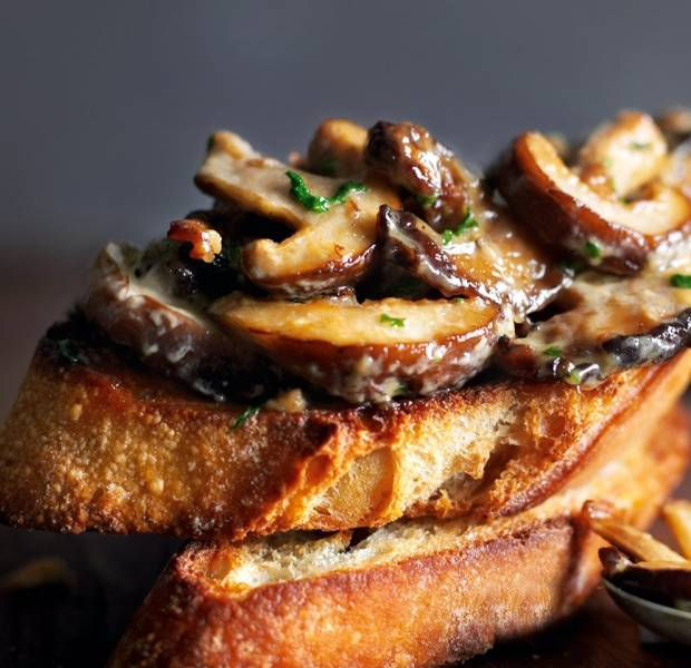 Garlic mushrooms on toasted French bread 