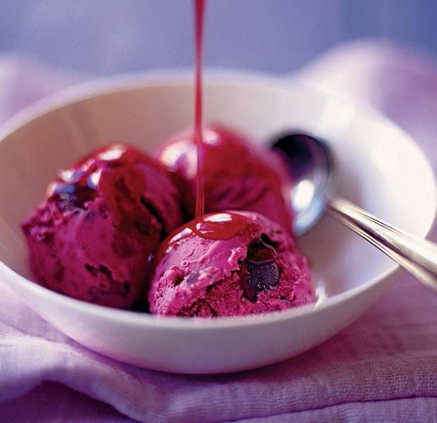 Easy cherry ice cream with syrup