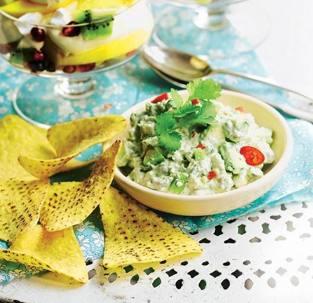 Spicy dip with soured cream, avocado and chilli