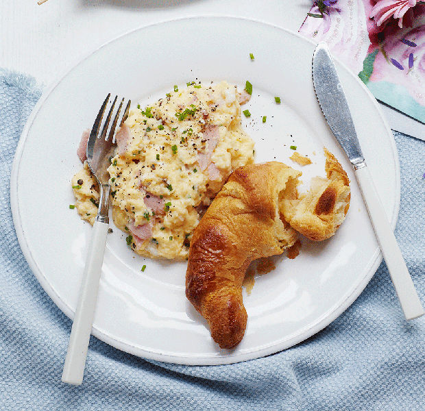 Croissant with scrambled eggs
