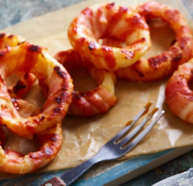 Bacon-wrapped onion rings