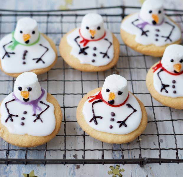Tanya Burr's snowmen biscuits