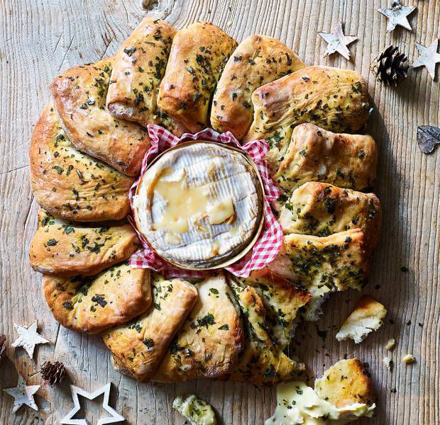 Camembert and herby bread wheel