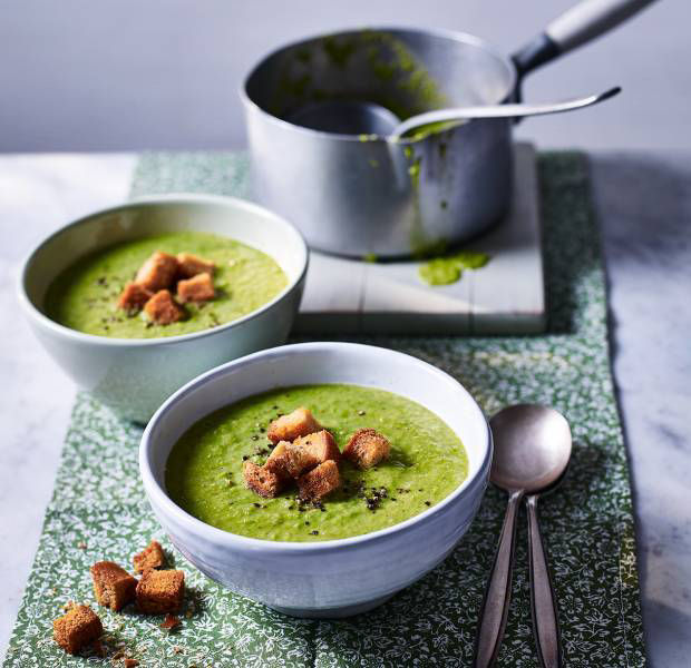 Garden pea and pesto soup