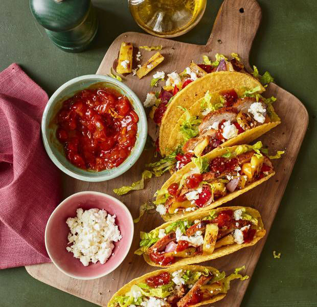 Pork fillet tacos with feta and pineapple