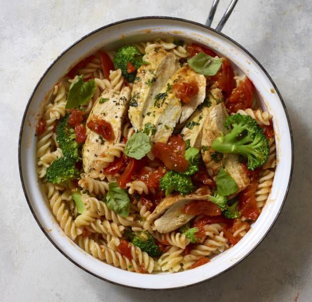 Tomato fusilli with herby chicken