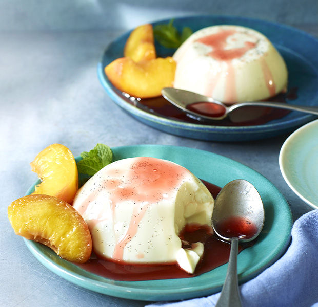 Poached peaches and panna cottas 