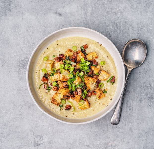 Cauliflower soup with bacon