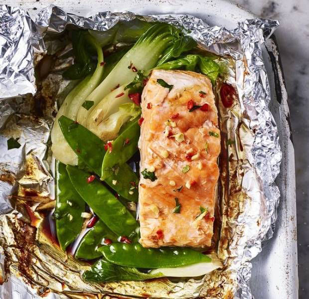 Salmon parcels with pak choi and mangetout