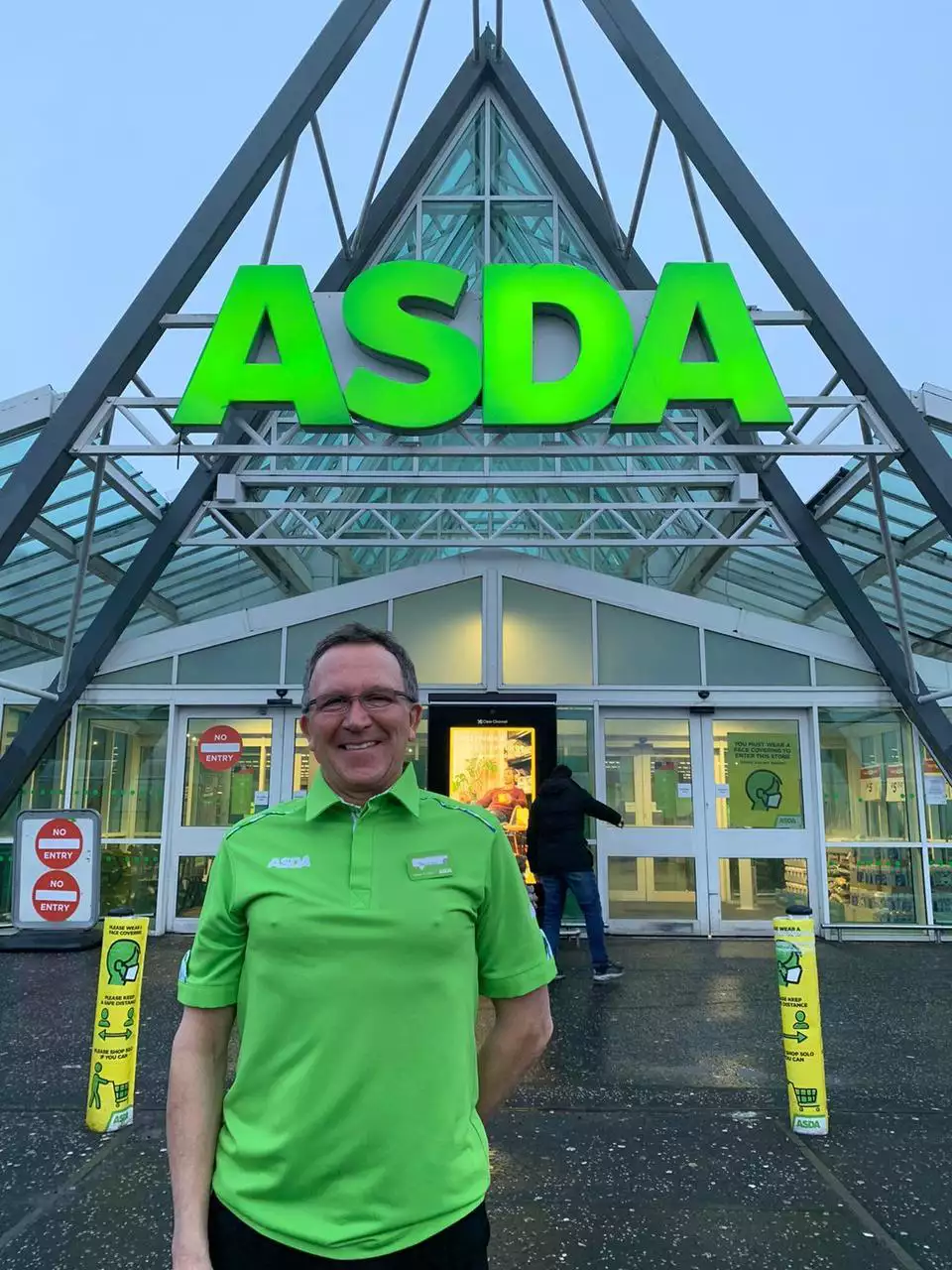  George Costello from Asda Dunfermline ran two marathons in 48 hours to raise money for the local foodbank