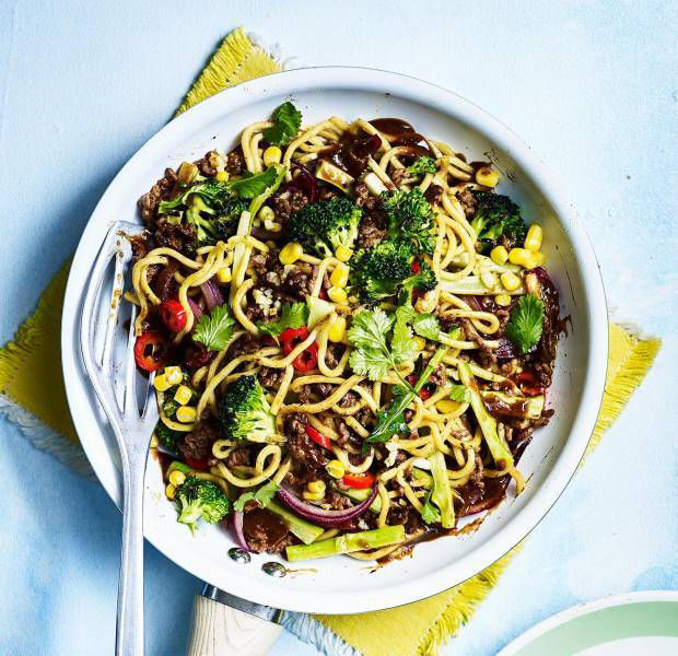 Noodles with beef and broccoli