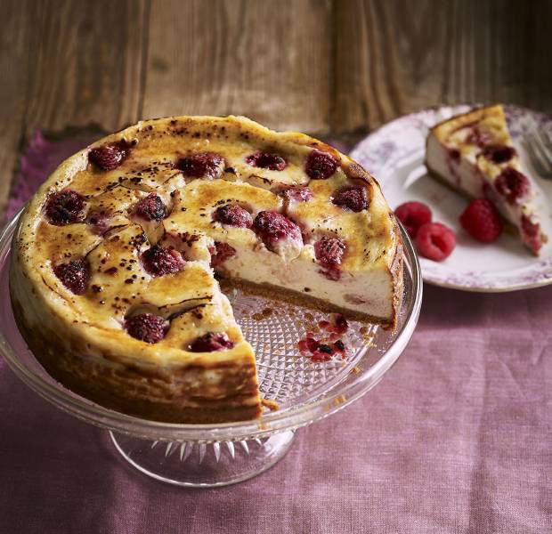 Raspberry crème brûlée cheesecake