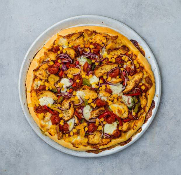 Fajita chicken and vegetable pizza