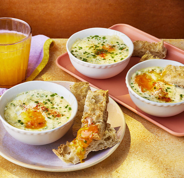 Baked eggs with chives and ciabatta toast