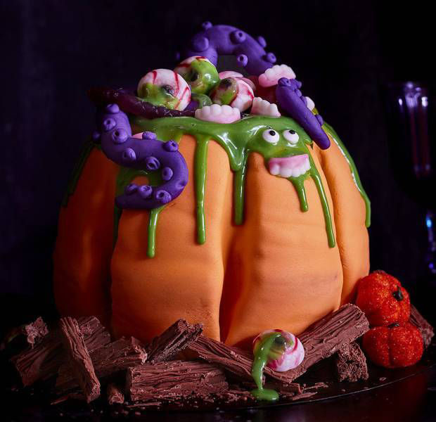 Pumpkin cauldron Halloween party cake