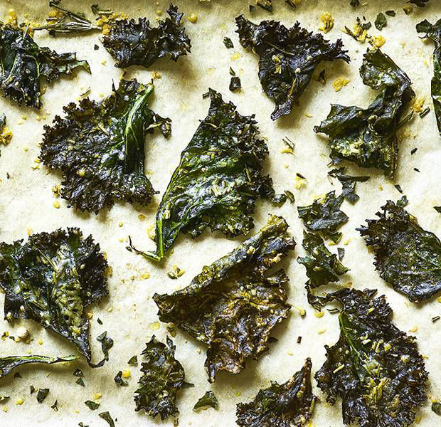 Crunchy kale and parmesan crisps
