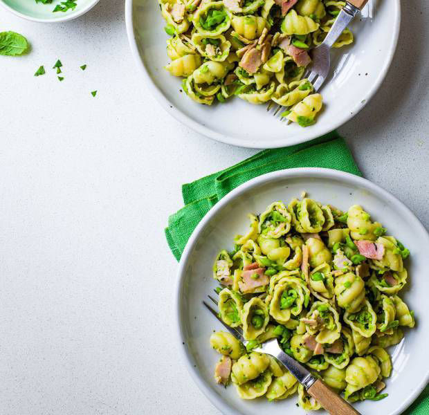 Pasta shells with ham and minted peas